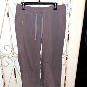 The North Face Pants Women’s Size 8 Hiking Cargo Pants